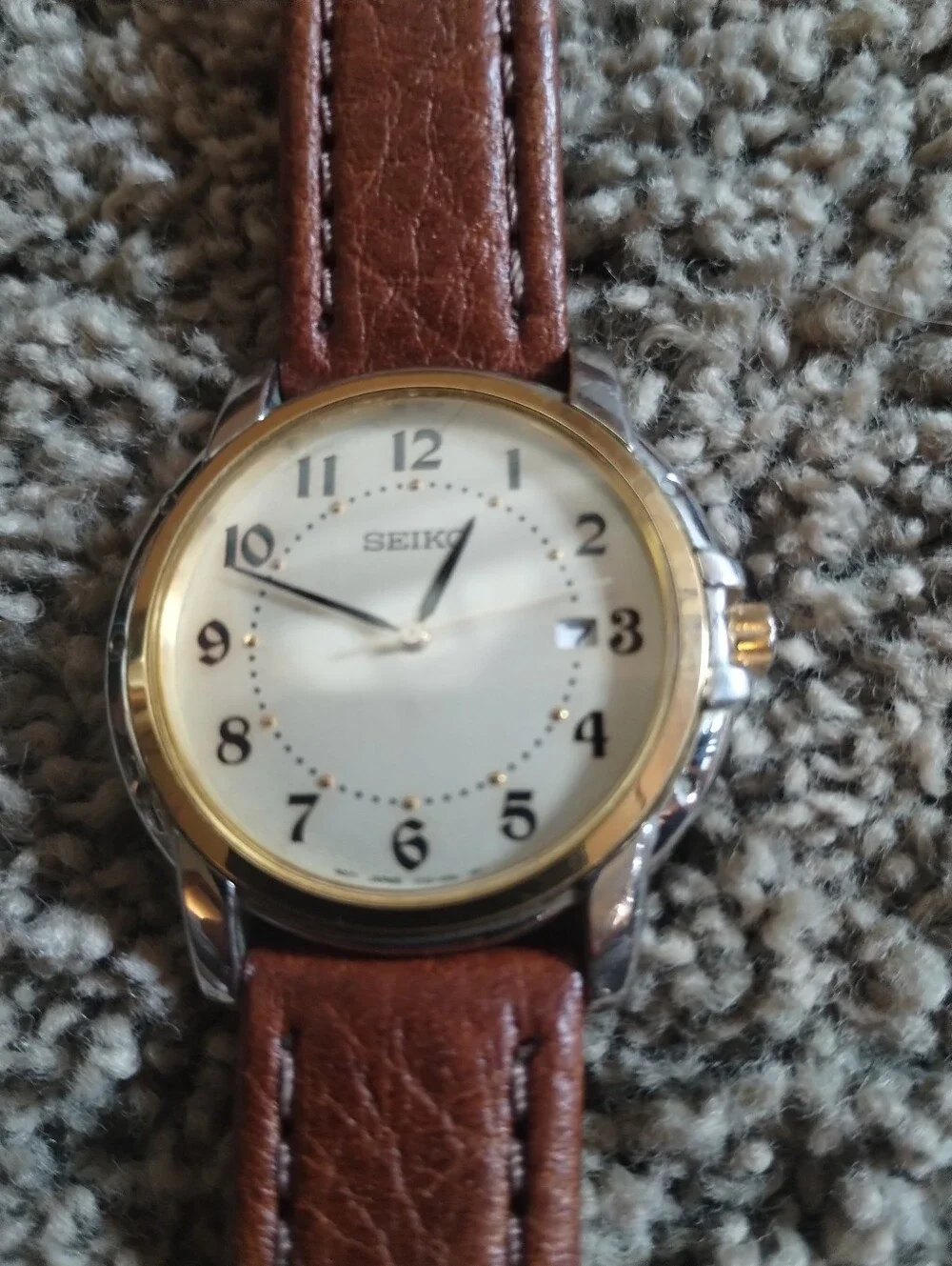 Vintage Seiko Classic Brown Leather Strap Watch with Gold-Tone Bezel